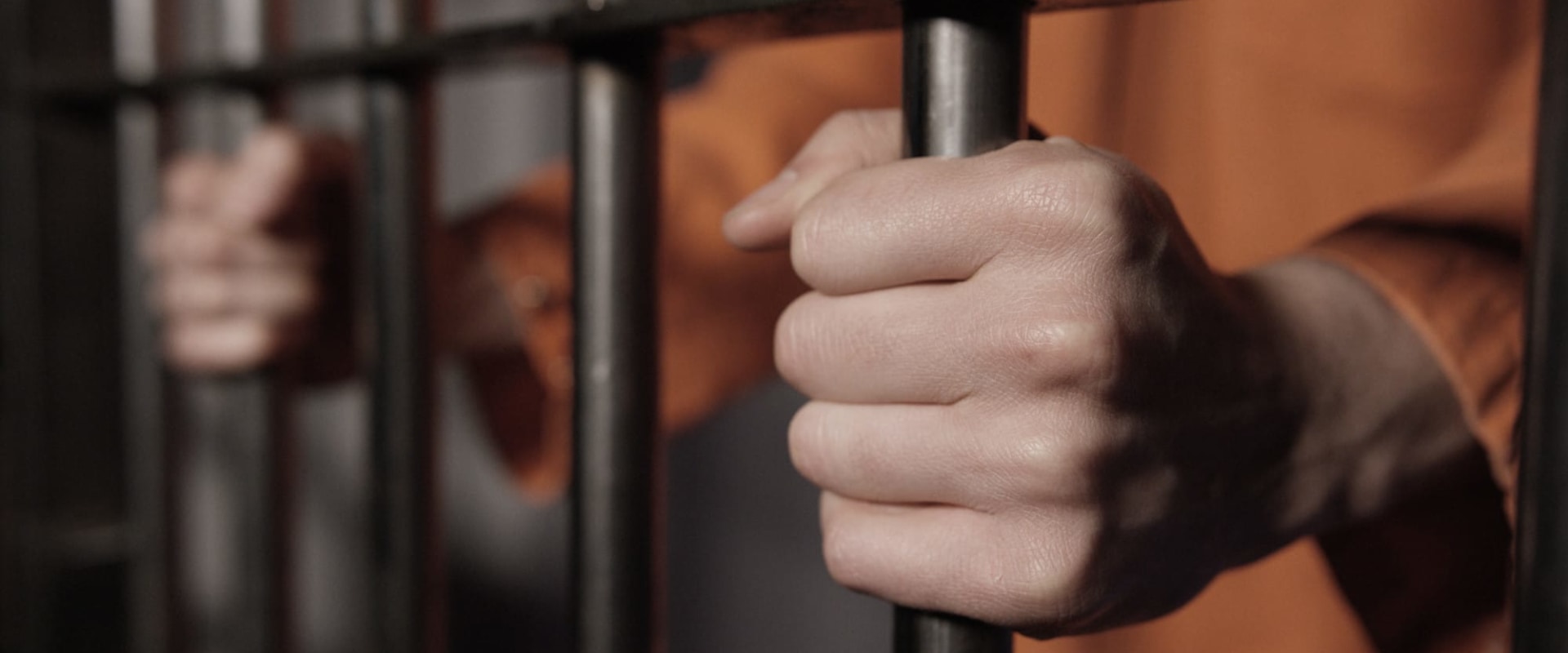 What are the benefits of using a bail bondsman?